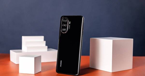 La Nación / HUAWEI Nova Y70, el smartphone que solo se carga 2 veces por semana
