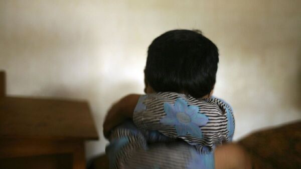 Denuncian a padres de un niño por maltrato físico y sicológico