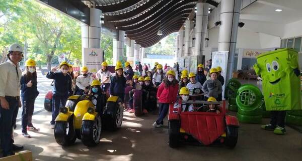 Estudiantes visitaron Planta de Separación y Almacén de Residuos Reciclables de ITAIPU