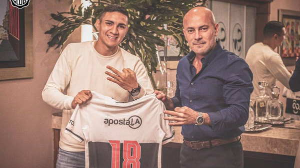 Crónica / El presi olimpista se puso chocho por el retorno de Fernández