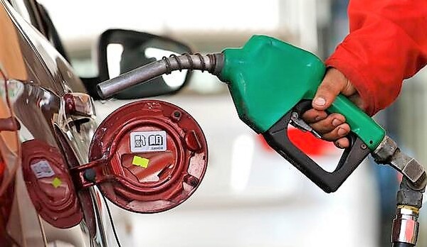 Mafia del combustible: Emblemas privados buitrean con subas extorsivas y el gobierno tira a los leones a consumidores – La Mira Digital