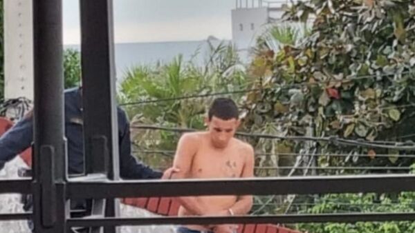 Joven fue capturado semidesnudo sobre techo de casa ajena