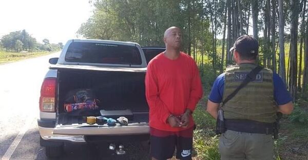 Brasileño fue detenido por la Senad con una mochila cargada de marihuana - Radio Imperio