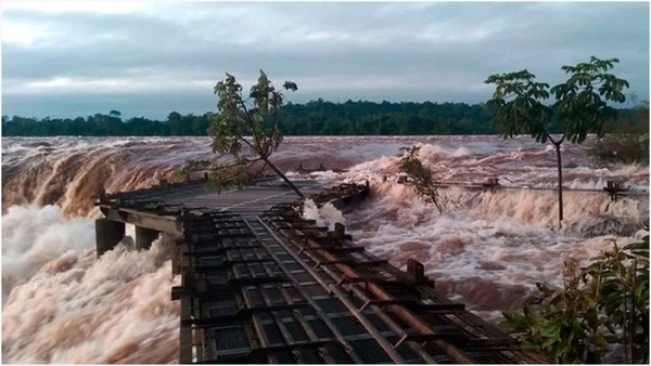 Las Cataratas del Iguazú, a pleno: reciben 6 veces el caudal habitual. | 1000 Noticias