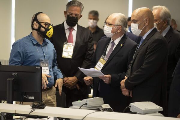 Tribunal electoral dejará sin mandato a difusor de falsas noticias en Brasil - Mundo - ABC Color