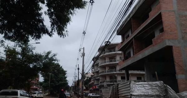 La Nación / Sector constructor se redujo 40% por insumos más caros y flujo comercial bajo en CDE