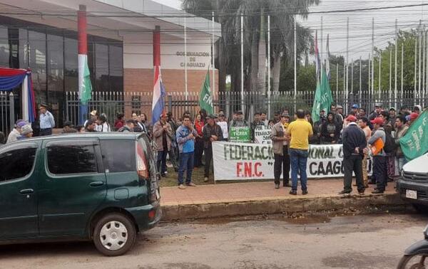 Campesinos se movilizaron para exigir apoyo del Estado en Coronel Oviedo – Prensa 5