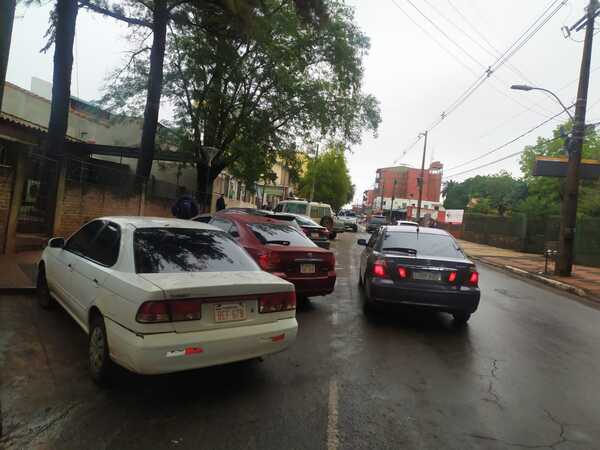 Solicitan que la calle Jorge Memmel sea estacionamiento exclusivo para ambulancias