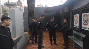 Denuncian a jefe de la comisaría 1ª por supuesta detención ilegal y robo - La Clave