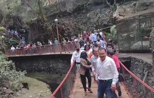 México: puente colgante se vino abajo durante su reinauguración