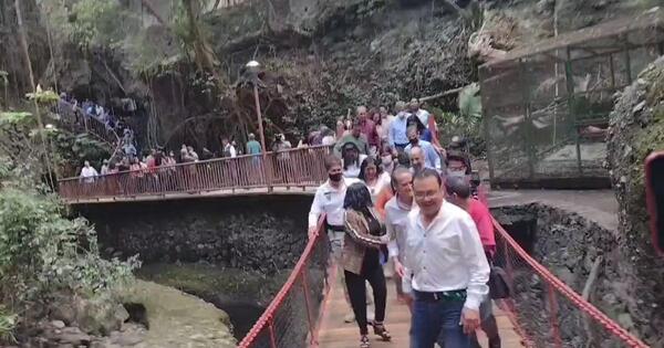 En México, un puente colgante se desplomó cuando era reinaugurado
