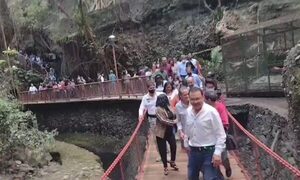 (VIDEO)En México, un puente colgante se desplomó cuando era reinaugurado