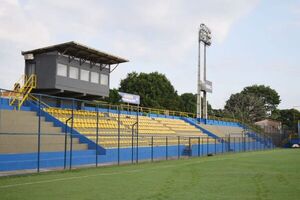 Estadio de “Triqui”: pelota al campo de la Policía - Fútbol - ABC Color