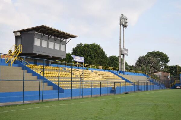 Estadio de “Triqui”: pelota al campo de la Policía - Fútbol - ABC Color
