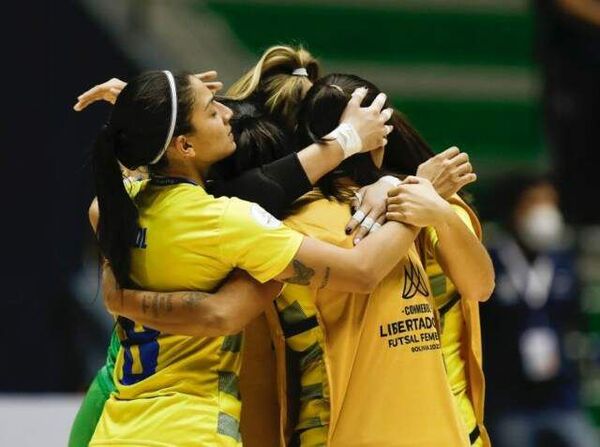 Colonial festeja liderato en Libertadores de Futsal - Polideportivo - ABC Color