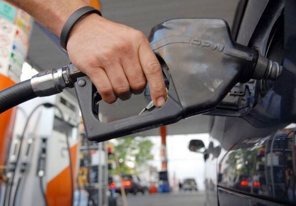 Emblemas privados van a esperar que Petropar concrete aumento - Radio Imperio