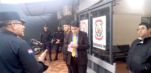 Denuncian a jefe de la comisaría 1ª por supuesta detención ilegal y robo - La Clave