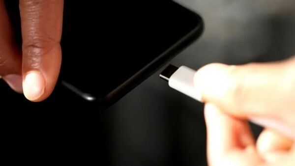 ¡Adiós al lightning de Apple!, Parlamento Europeo aprobó uso del cargador universal USB-C