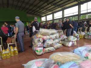 Yacyreta entrega kits de víveres a familias relocalizadas en el barrio San Pedro