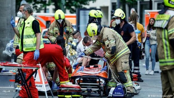 Vehículo arremete contra multitud en Berlín