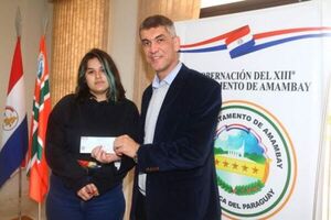Administración Ronald Acevedo entregó subsidio a 161 estudiantes universitarios