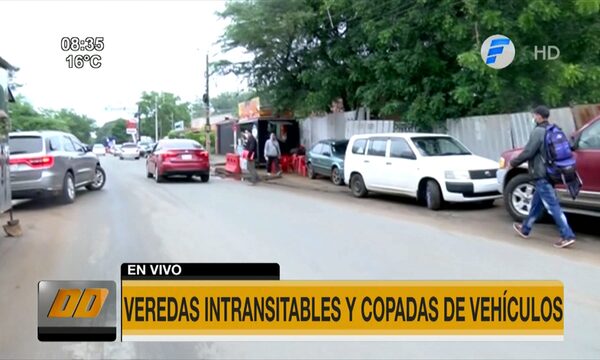 ¡Qué difícil es ser peatón en Paraguay!: Veredas intransitables y copadas de vehículos - PARAGUAYPE.COM