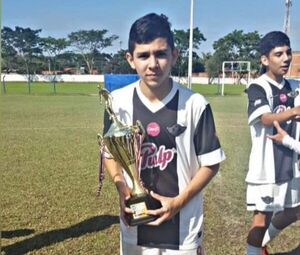 “Jugaba de delantero y metía cuatro goles en 20 minutos”: los orígenes de Julio Enciso - Fútbol - ABC Color