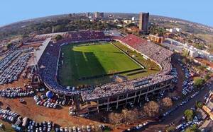 La policía reafirma que queda prohibido el ingreso de tereré y mate en los estadios de fútbol