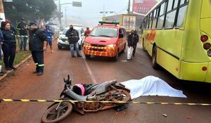 Motociclista murió tras chocar contra un colectivo - ABC en el Este - ABC Color