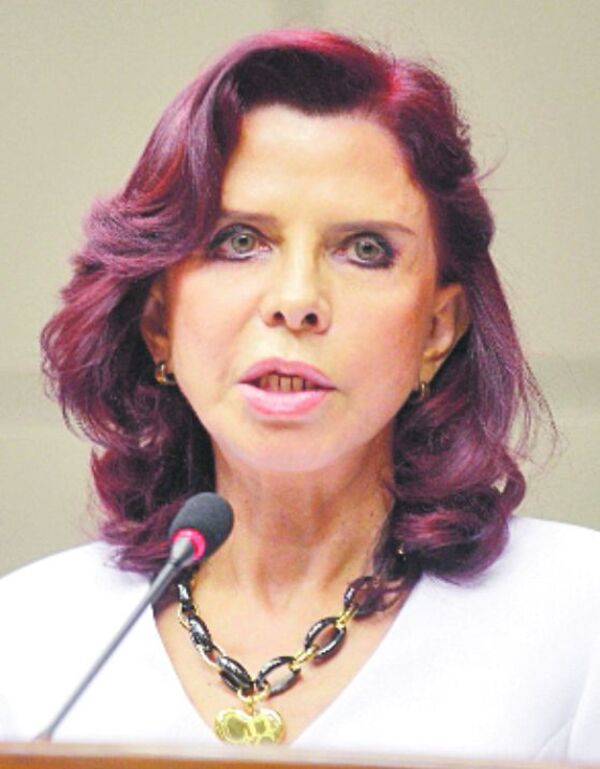 Myriam Peña reemplaza a Torres Kirmser en decanato de Derecho UNA - Nacionales - ABC Color
