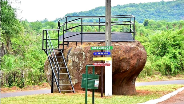 Mirador de Santa Rosa desata memes por su escasa altura