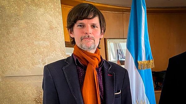 Embajador argentino en China ve «armonía y prosperidad» donde el régimen comunista tiene un millón de Uigures en campos de concentración