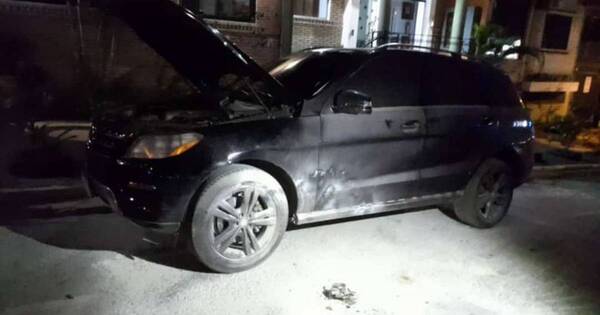 La Nación / Atacan con bomba molotov una camioneta en Encarnación, no se reportan heridos