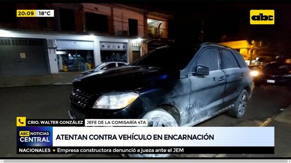Atentan contra un vehículo en Encarnación, aparentemente con bombas molotov - ABC Noticias - ABC Color
