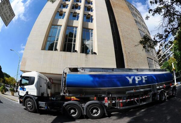 Petrolera argentina venderá el diésel más caro a vehículos con chapa extranjera - Mundo - ABC Color