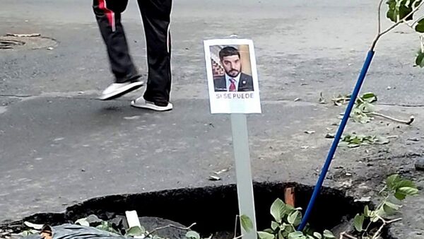 Estampita de Nenecho en bache logró una meteórica  reparación 