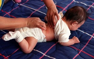 Diario HOY | El ojeo o la “mala energía”: Pediatra advierte riesgos de prácticas curativas