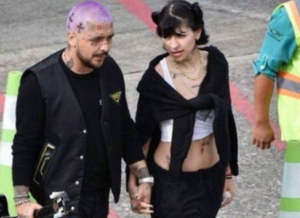 ¿Nueva pareja? Captan a Christian Nodal de la mano con la rapera Cazzu - C9N