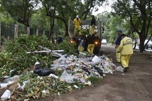 Se sigue arrojando basura frente al Parque Caballero - Nacionales - ABC Color