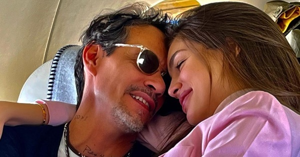 ¡Profundamente enamorados! Nadia acompaña a Marc y él le dedica canciones