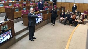 Diario HOY | Jura reemplazante de Torres Kirmser en la UNA