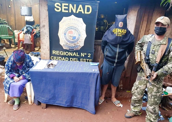 Detienen a una abuelita y a su nieto por venta de drogas - Noticiero Paraguay