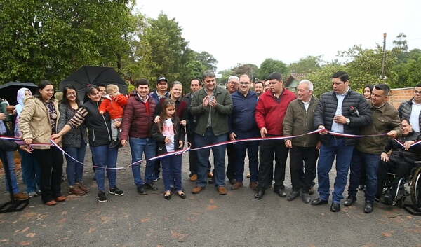 Intendente inaugura empedrado en Villa Azucena - Noticiero Paraguay