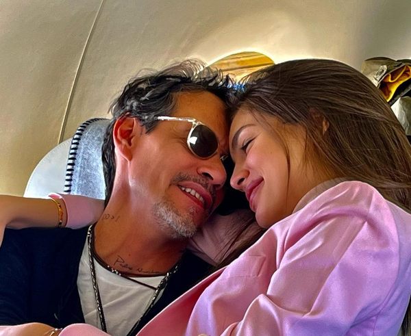 ¡Profundamente enamorados! Nadia acompaña a Marc y él le dedica canciones