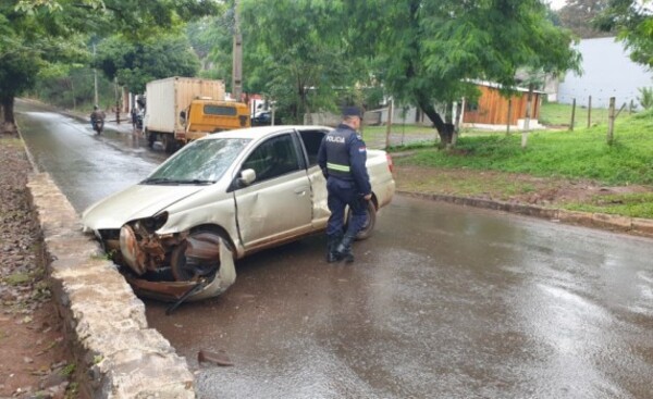 Robó una cartera con G. 10.000 en su interior y chocó en la huida