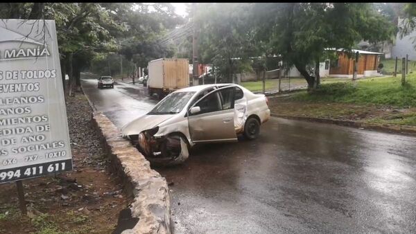 Robó G. 10.000 de una despensa y en la huida chocó