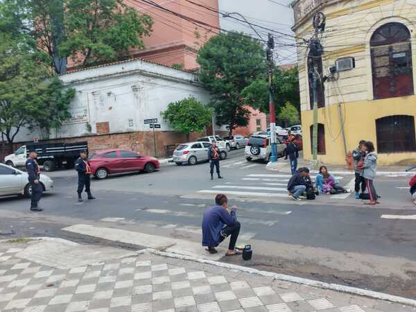 Indi asiste a indígenas que acampan en el centro de Asunción | 1000 Noticias