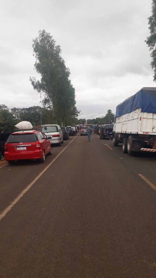 Cierre de ruta llegando a Capiibary - Nacionales - ABC Color