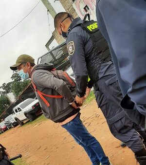 Recuperan celular y confrontan a descuidista en un bus  - Policiales - ABC Color