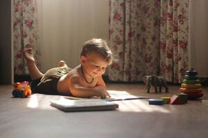 Diario HOY | Estudio muestra capacidad de bebés para reaccionar al comportamiento antisocial